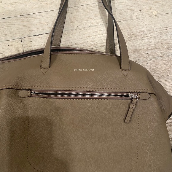 Vince camuto pebble taupe bag size 18/14 GC perfect for back to SCHOOL - Picture 3 of 16